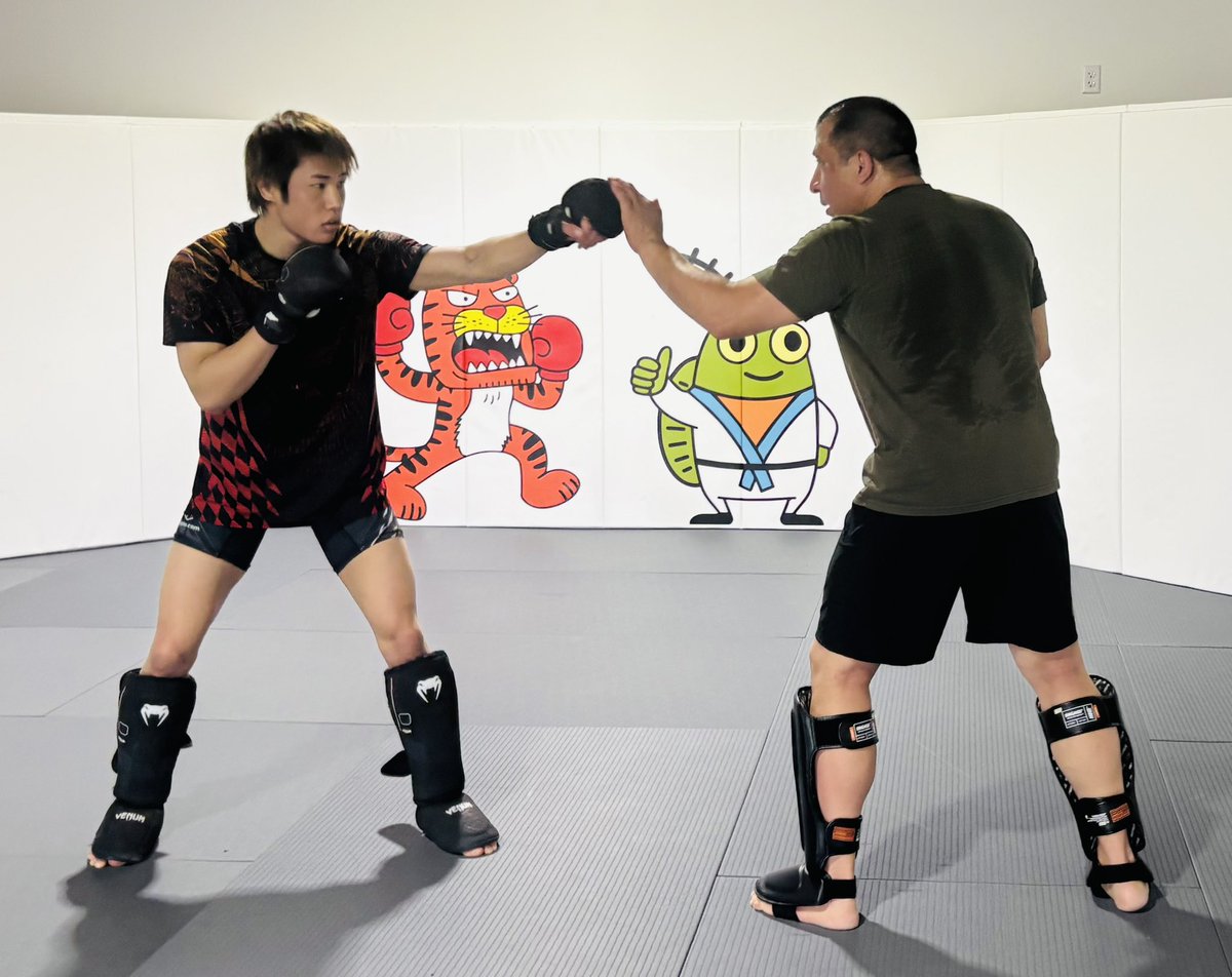 ryota_matsune's tweet image. 平良達郎4/12(日)UFC.327inマイアミ
MMA世界最強の称号
UFCタイトルショットへ向けて、
デンバーチームに合流しました！

全ては順調に進んでいます、皆様ご期待下さい、そして応援の程宜しくお願いします！

#平良達郎
#UFC
#THEBEST
#iridiumsportsagency
#NTTDOCOMO