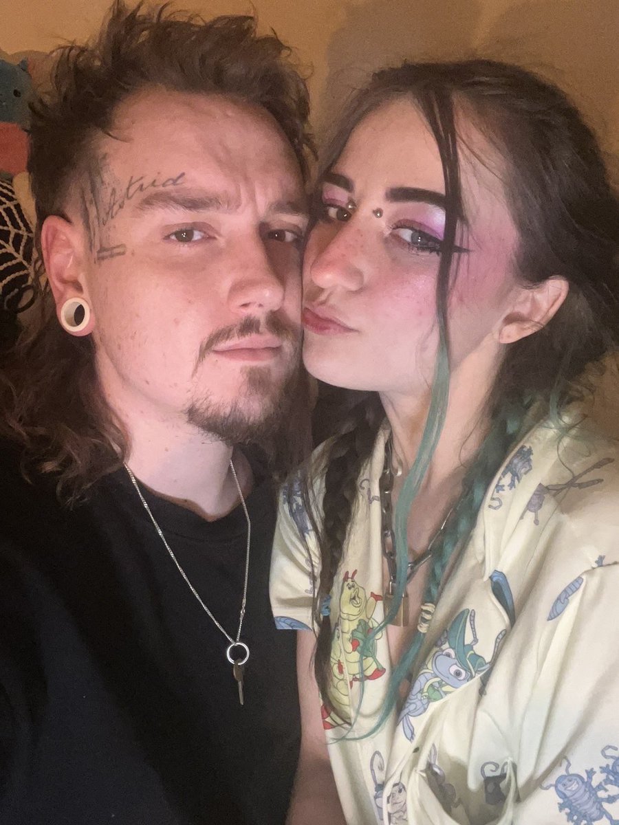 pixie&chunk tweet media