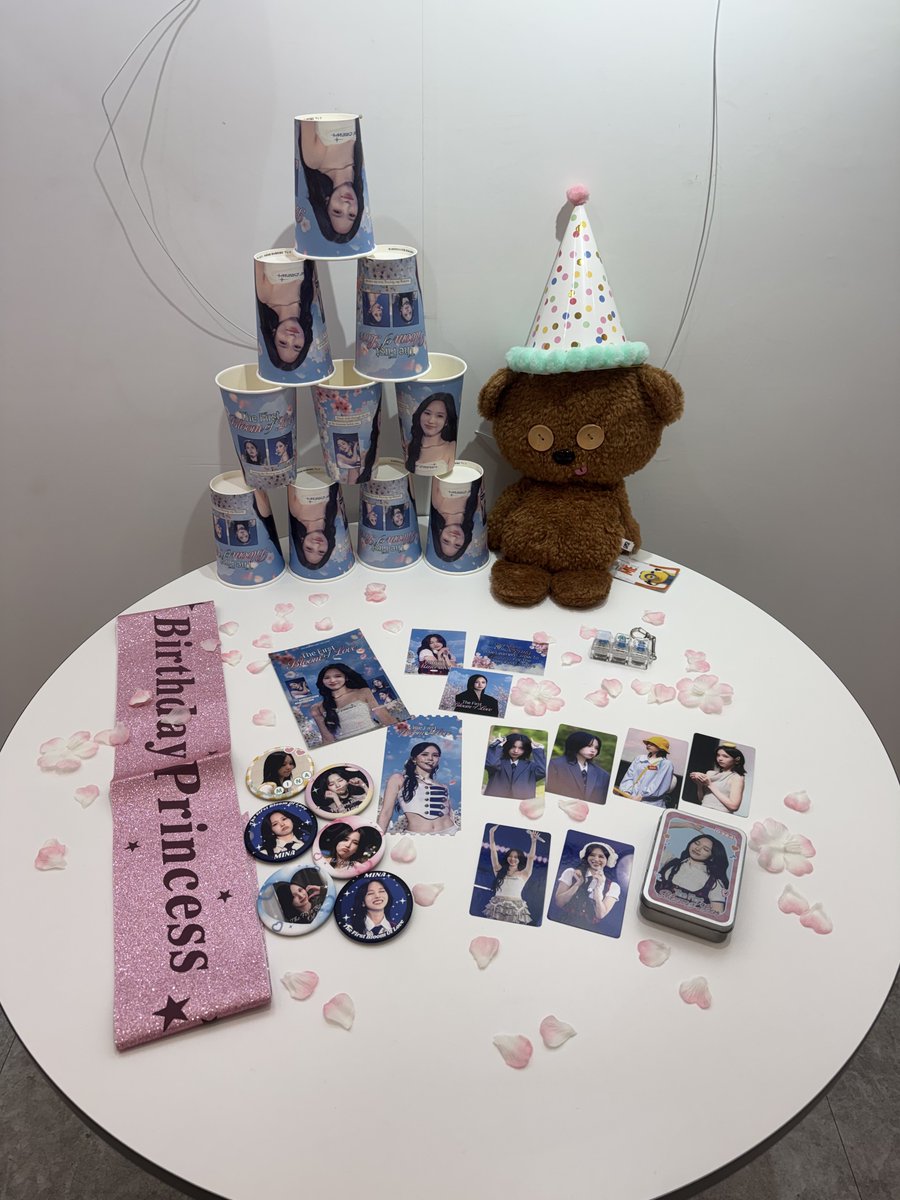 Look At Mi tweet media