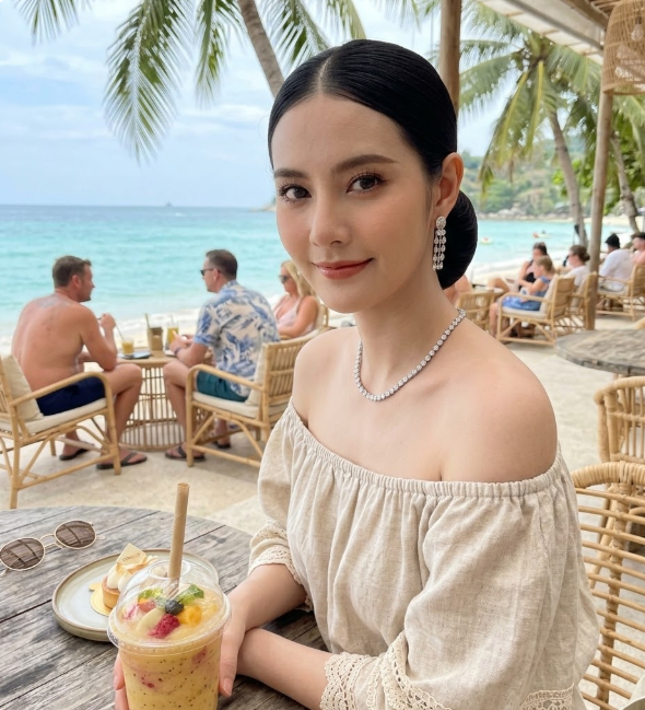 McLauk's tweet photo. "หนีร้อนมาพึ่งเย็น... แต่ถ้าอยากเห็นหน้าชัดๆ ต้องมานั่งข้างๆ นะคะ 🍦🌊 คาเฟ่ริมทะเลบรรยากาศดีมากกก ใครชอบแนวพาสเทลเหมือนเราบ้าง ทักมาบอกหน่อยสิ!"#เรื่องเล่าเช้านี้
#ข่าวอีหร่าน #LOLFanFest2026 
#หลอนยา #ภัยสังคม 
#ข่าวช่อง8 https://t.co/jsbJXslXmx