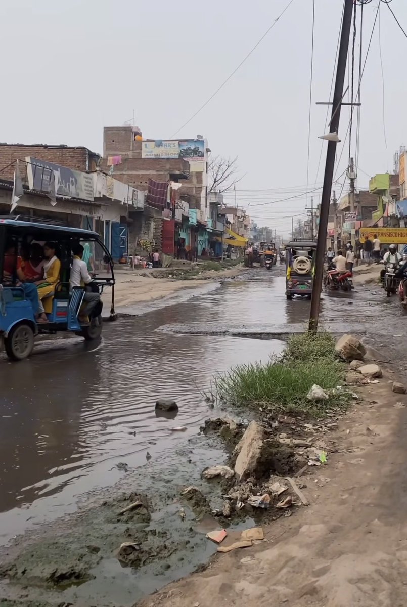 Imrjv's tweet photo. This is the condition of the main road in Khusrupur For over 20 years, the road has remained in poor condition with no proper drainage system. Wastewater flows directly onto the road, causing waterlogging, serious inconvenience to daily commuter #Patna #Bihar #PublicIssue #Road https://t.co/4VkJ0y5R8j
