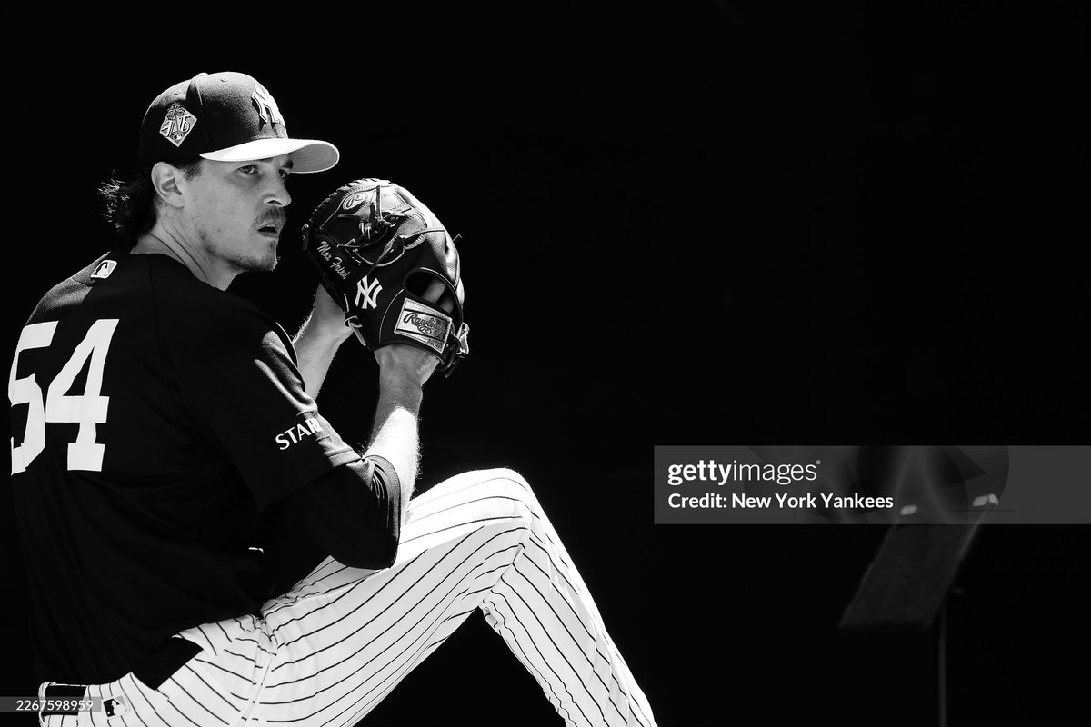 FriedCrave's tweet image. Some B&amp;amp;W shots of Max (from March 19th) 

(via gettyimages)