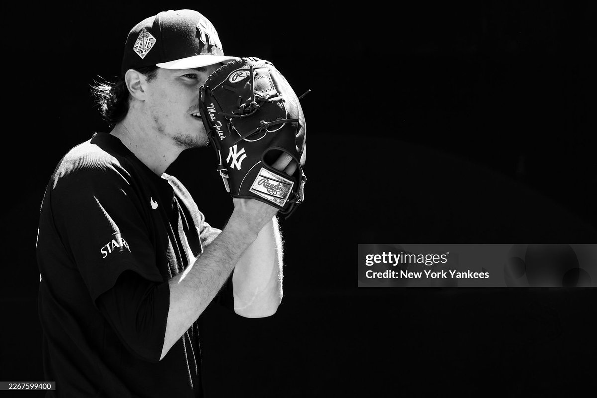FriedCrave's tweet image. Some B&amp;amp;W shots of Max (from March 19th) 

(via gettyimages)