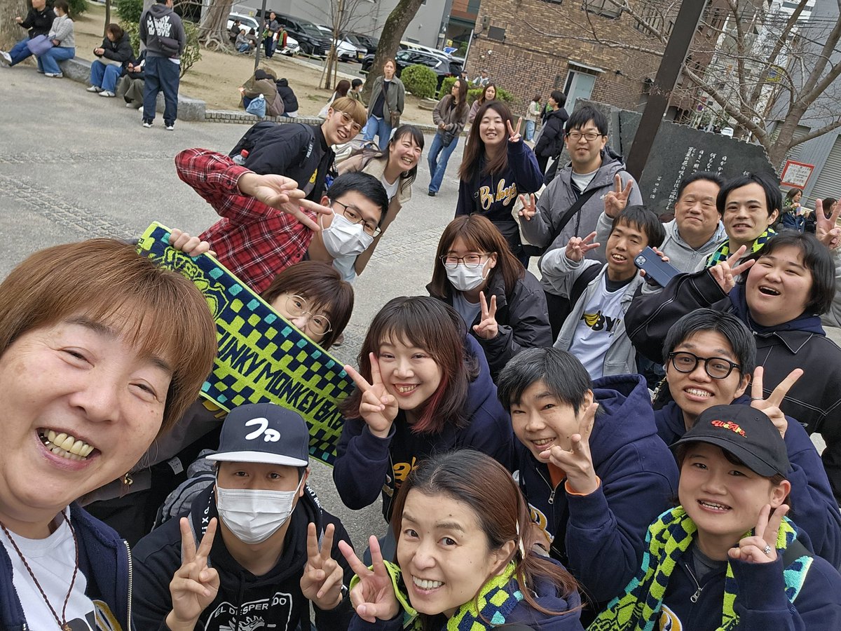 やんべ tweet media