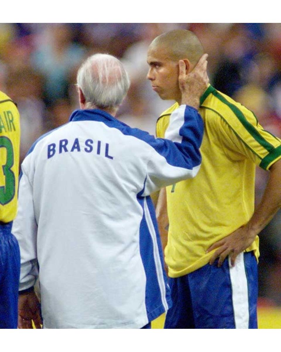 karłos Fost tweet media