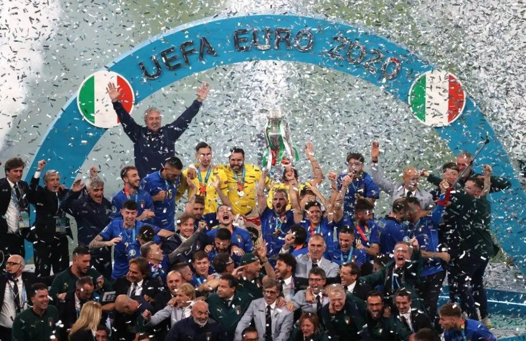 Noite de Copa tweet media