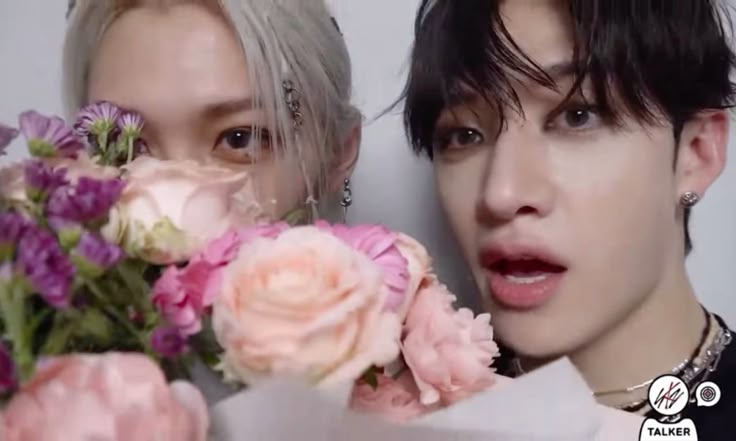 milyyyypp's tweet image. #Os #chanlix 
"Lo que nunca dije."
Felix ama a Chan en silencio y prefiere callar antes que perderlo, aunque eso lo rompa.