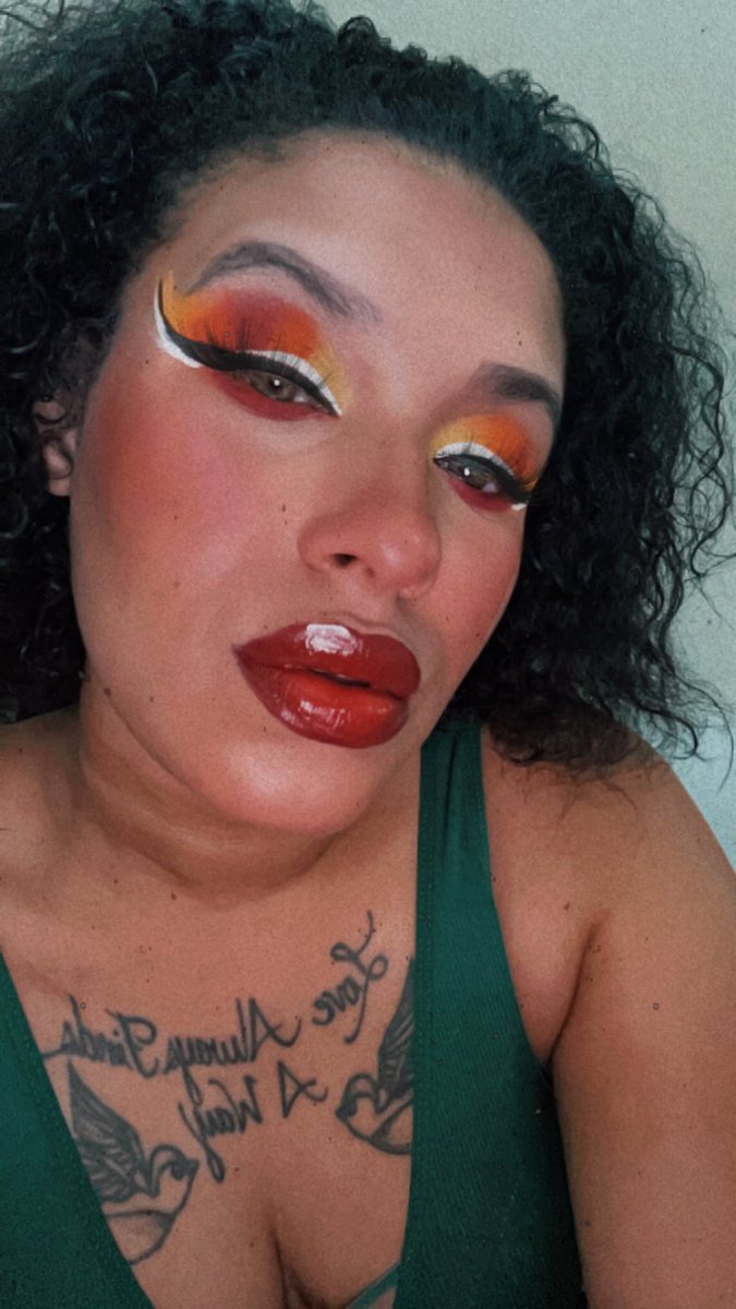 alliiebug's tweet image. Working on a makeup video for this look!!! 
#makeup #makeuptutorial #makeupvideo #makeup #makeuplooks
🧡🍑🥤~ ORANGE SODA ~ 🧡🍑🥤