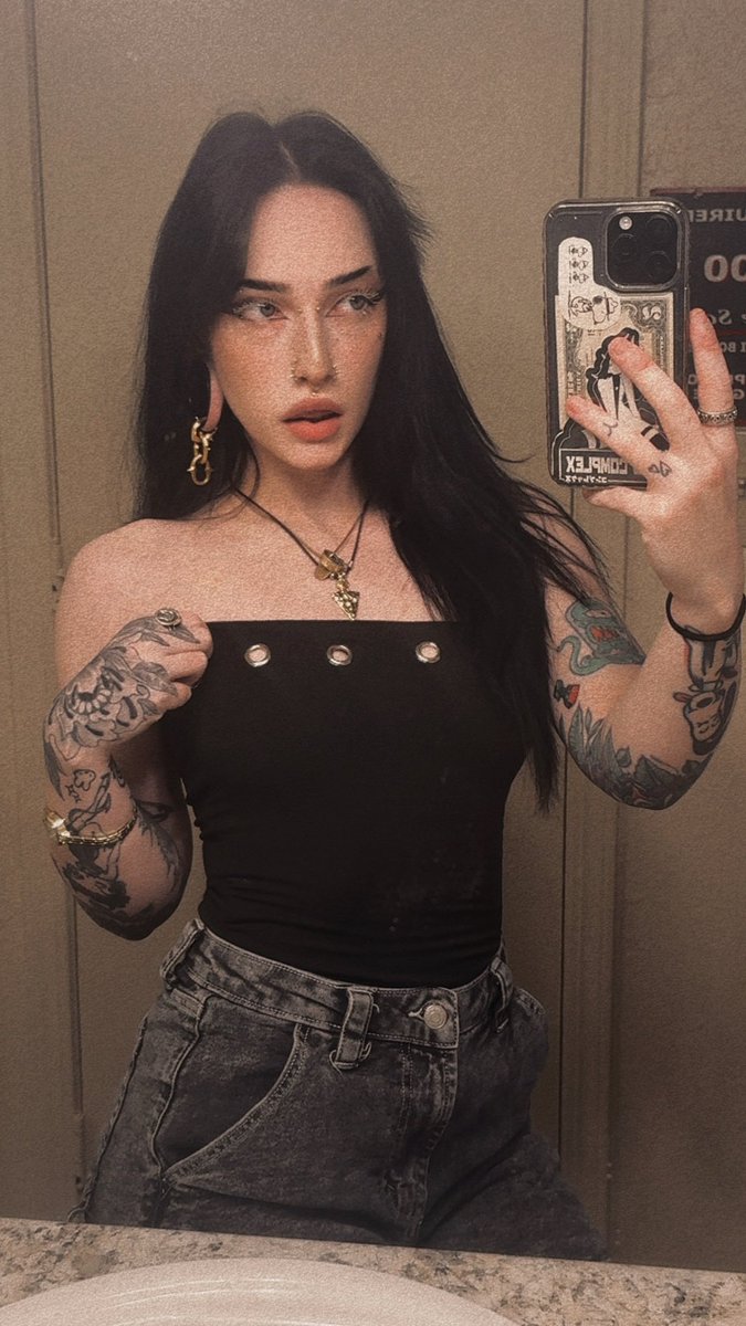 evilgrimbat's tweet image. i want everyone to know i split my tongue today