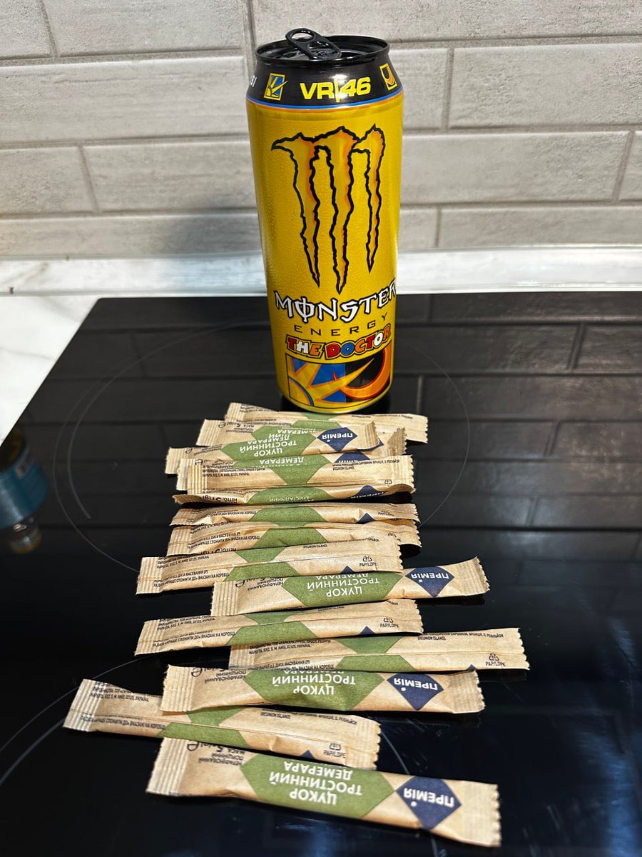 lucyycrop's tweet photo. fueling up obviously https://t.co/0xwk8ydUFn