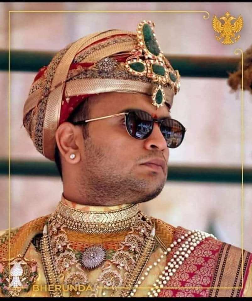 Shi123vu's tweet photo. ನಲ್ಮೆಯ ಮಹಾರಾಜರಿಗೆ ಹುಟ್ಟು ಹಬ್ಬದ ಹೃದಯಪೂರ್ವಕ ಶುಭ ಹಾರೈಕೆಗಳು... ತಾಯಿ ಚಾಮುಂಡೇಶ್ವರಿ ಸದಾ ಸರ್ವದಾ ತಮ್ಮನ್ನು ಕಾಯುತ್ತಿರಲಿ...
@yaduveerwadiyar https://t.co/4XuyGdstad