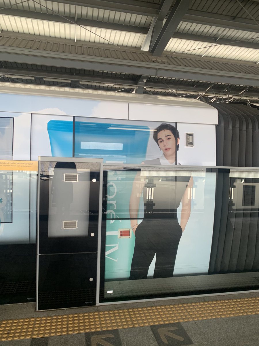 ป้ายเจฟ biore สายสีชมพู นี่โปรโมทนานยัง