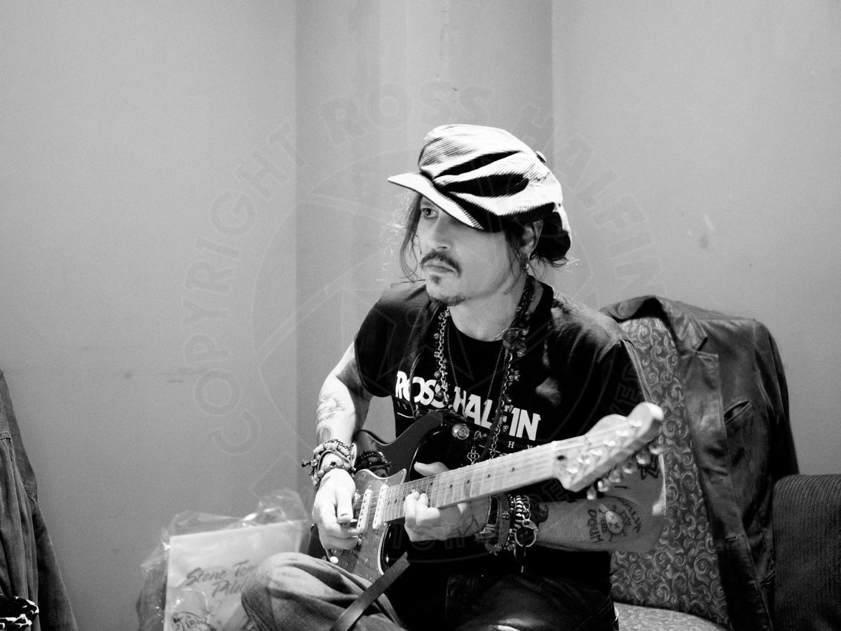 NotHedyLamar's tweet photo. A man and his guitar under soft lights.
No scripts, no cameras — just raw feeling pouring out.
Johnny reminds us that the most powerful performances are the quiet ones.
Thank you for letting us listen.
#JohnnyDepp #AcousticSoul #GuitarTherapy #PureDepp https://t.co/Y6qsfU4PtC