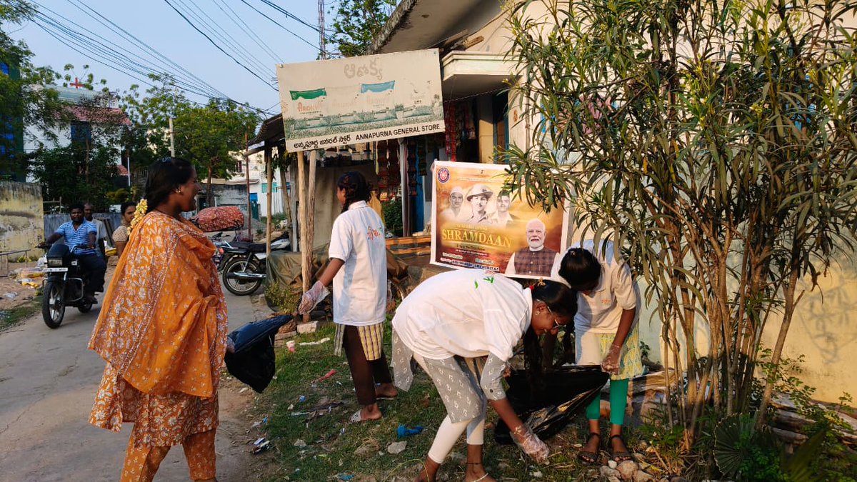 nykseluru's tweet photo. MY Bharat-Eluru has organised. Shaheed Diwas MY Bharat Volunteers, joined hands for Shramdaan ahead of Shaheed Diwas Padyatra,
#MYBharat 
#MYBharatMYResponsibility
#MeraBharatMeriZimmedari https://t.co/K0LdOKN6BZ