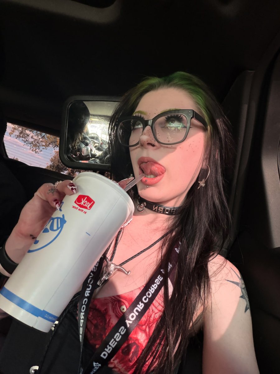 ScarletRay25's tweet photo. just me and my Jack https://t.co/G9i0m6UZaZ