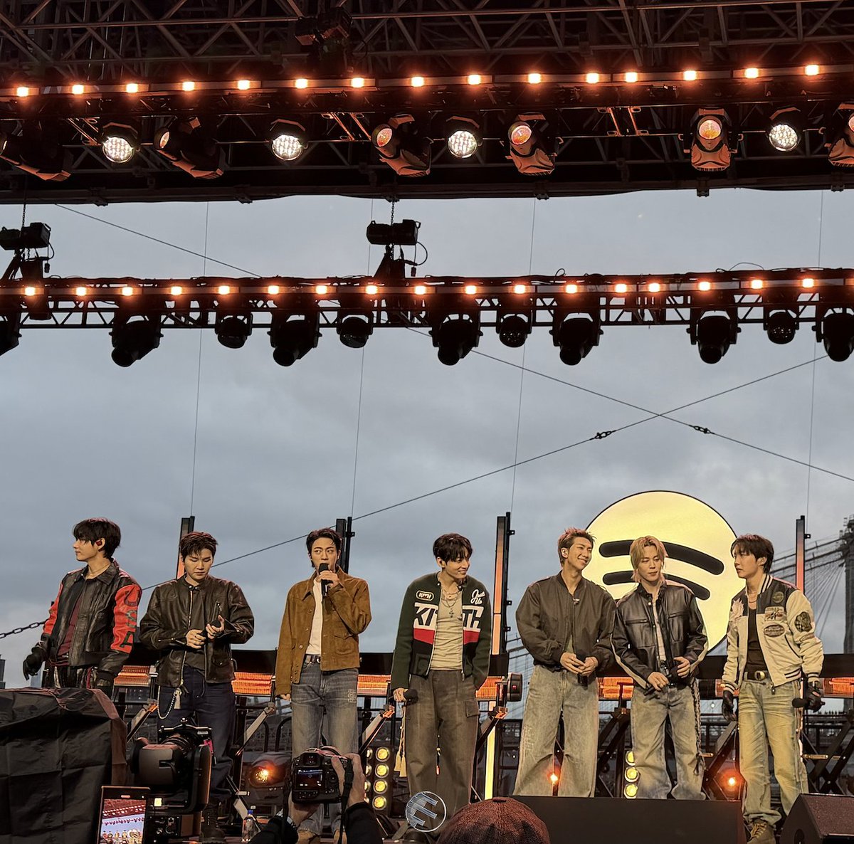 chart data tweet media