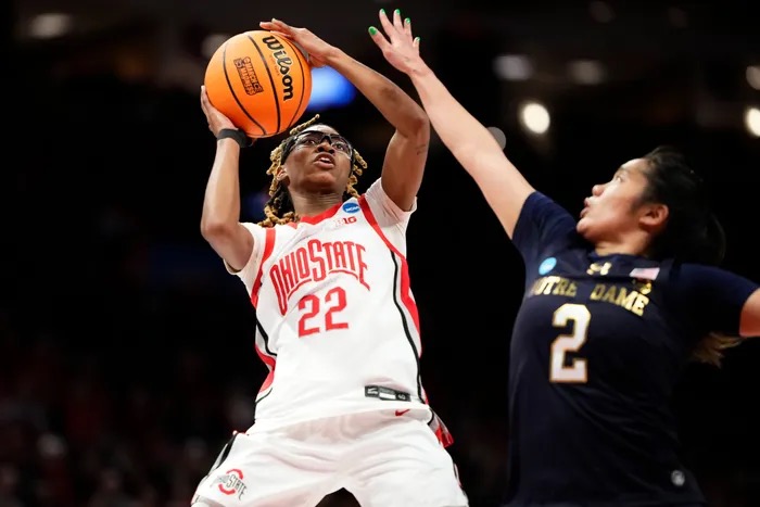 tperkinsbball23's tweet image. Jaloni Cambridge did her thing today in the loss to Notre Dame  41 PTS (13/25 FG, 5-8 3PT, 10/13 FT) 7 REB 2 AST 1 STL 2 BLK

#FloridaBasketballbulletin