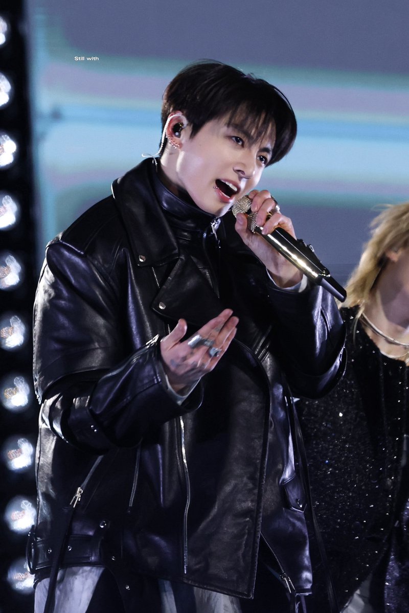 Still with tweet media