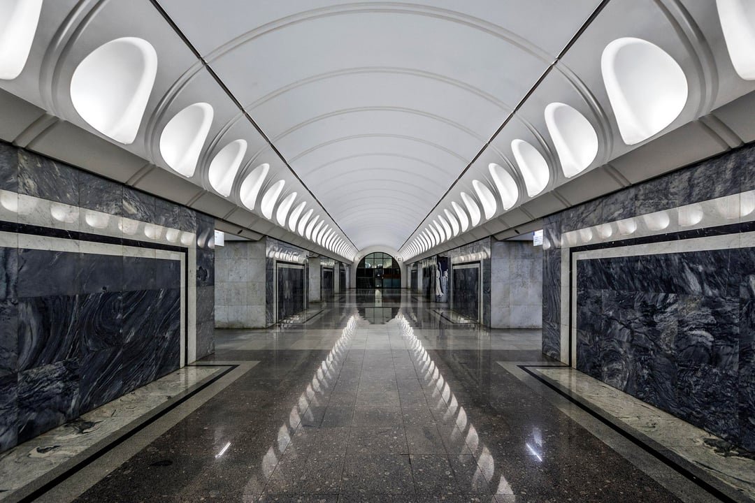 haldilal's tweet photo. While Moscow Metro early soviet era station probably best designed station in the world, newer built stations are not that much behind when it comes to keeping up that legacy. While cost extensive, almost all Metro system will defer spending such a extravagant amount on stations. https://t.co/ZzzHaGSnOL