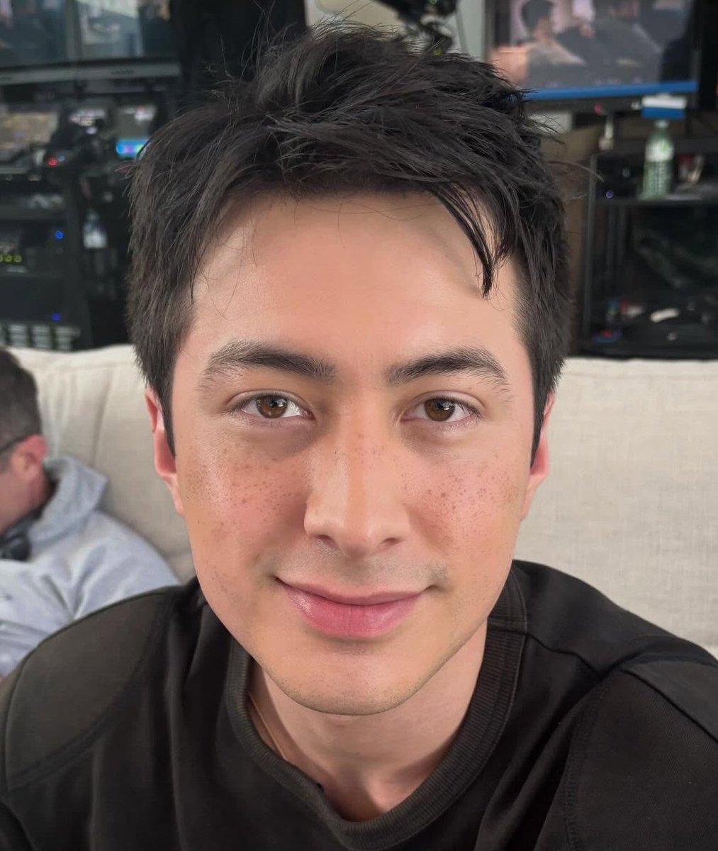 lily (idk) tweet media