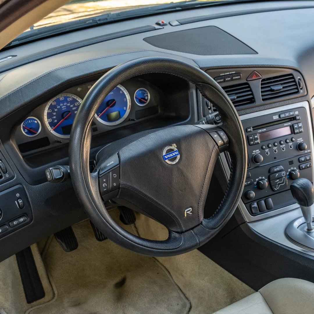 Bringatrailer's tweet image. This 2006 Volvo V70R is powered by a turbocharged 2.5-liter inline-five that drives all four wheels through a six-speed manual transaxle. It's listed now with no reserve on BaT!

bringatrailer.com/listing/2006-v…