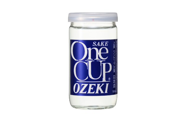 ozeki_jp's tweet photo. 大関といえば！な看板商品「ワンカップ」🍶

実は最初のワンカップはプリント瓶だったんです👀💡
オイルショックの影響で、プリント瓶からラベル貼りに変更し、今のデザインになりました◎

みなさまに長く愛飲いただいているワンカップ、昔と今のボトルを見比べてみてください👇️

◀Before／After▶ https://t.co/A24bNXvbML