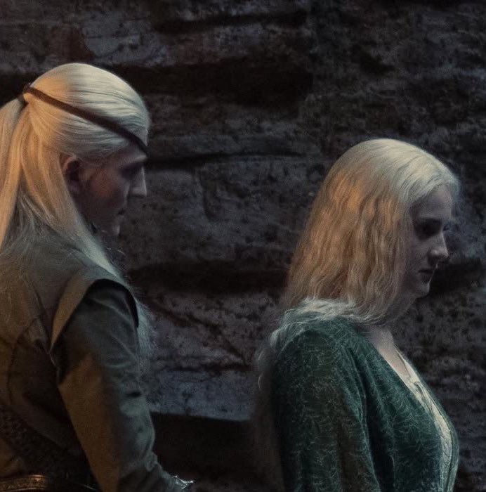 st. vixi of the knife 🗡️ tweet media