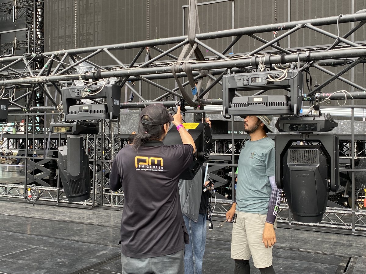 PMCenter_th's tweet image. 🗓️ วันที่ 14-15 มี.ค. 2569
📍 สนามศุภชลาศัย
🙇‍♀️ ขอขอบคุณ @livenationth  ที่ให้เราได้มีส่วนร่วมในครั้งนี้
📷 ขอบคุณรูปภาพเพิ่มเติม @pledis_17 
🧡#LED &amp;amp; #Laser by #PMCENTER

#세븐틴 #SEVENTEEN #SVT_WORLDTOUR #NEW_BANGKOK #SVT_TOUR_NEW_BANGKOK