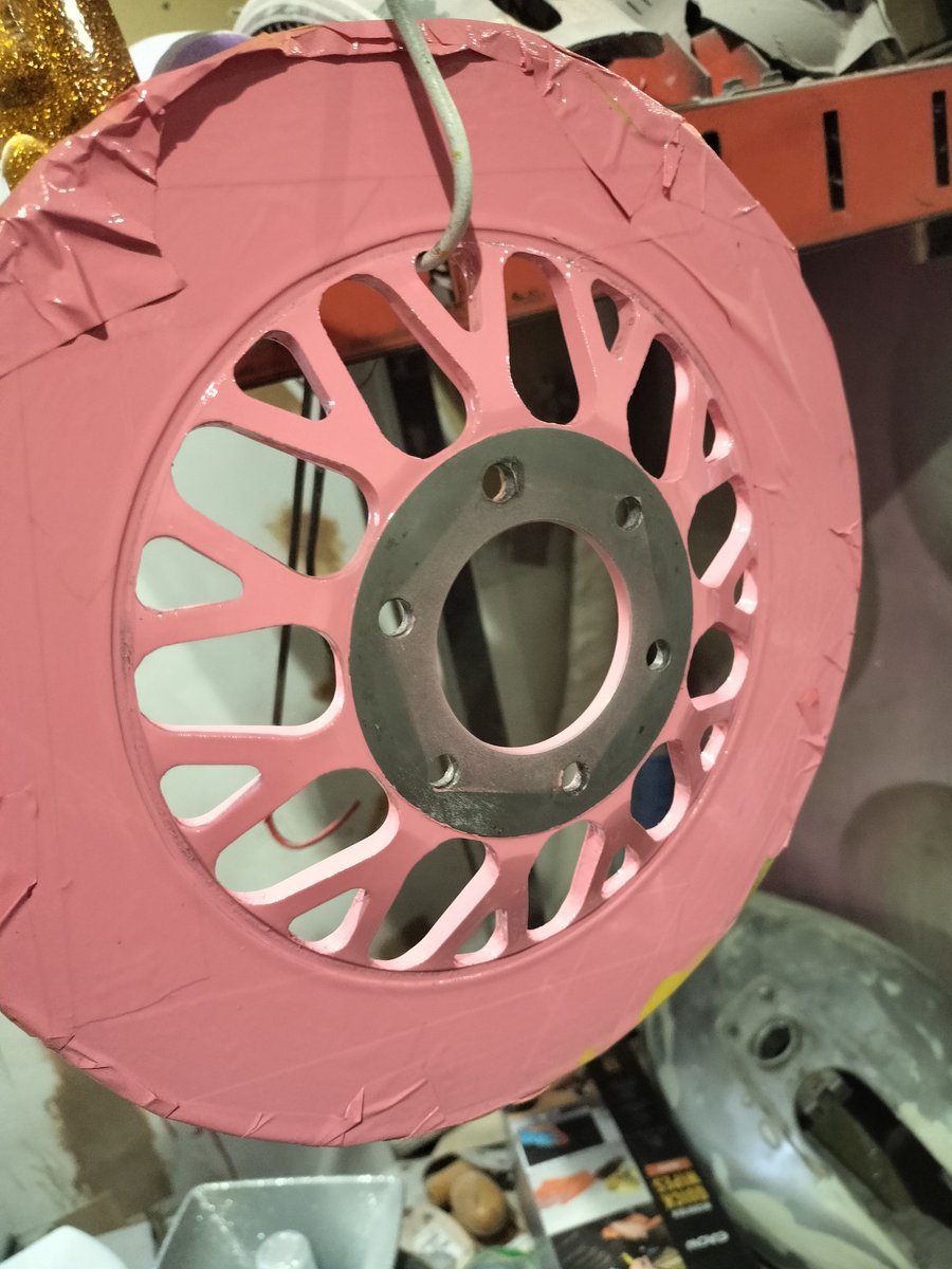 ﾊﾞｲｸのｶｽﾀﾑﾍﾟｲﾝﾄ屋の作業風景 tweet media