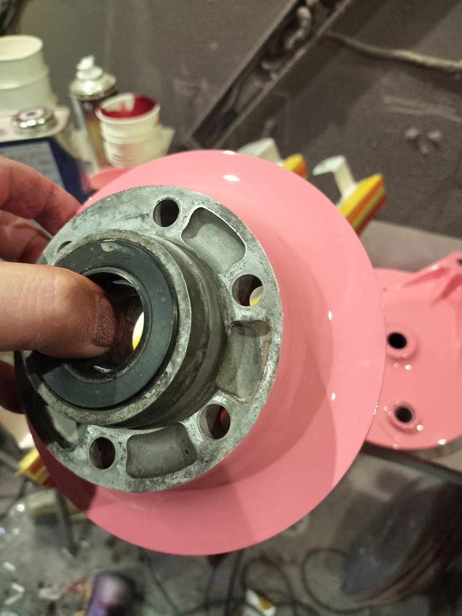 ﾊﾞｲｸのｶｽﾀﾑﾍﾟｲﾝﾄ屋の作業風景 tweet media