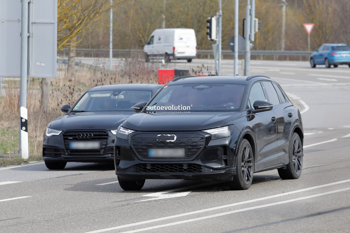 cole_marzen's tweet photo. The 2027 Audi Q4 e-tron has been spied virtually undisguised prior to its full unveiling later this year. In addition, the CUV will receive a heavily updated cabin and is expected to feature improvements in performance and range. #Audi #Q4etron #Q4 #BEVs #EVs #CUVs #crossovers https://t.co/eJciyZaoiP