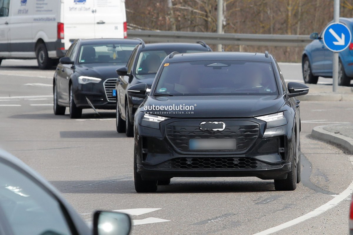 cole_marzen's tweet photo. The 2027 Audi Q4 e-tron has been spied virtually undisguised prior to its full unveiling later this year. In addition, the CUV will receive a heavily updated cabin and is expected to feature improvements in performance and range. #Audi #Q4etron #Q4 #BEVs #EVs #CUVs #crossovers https://t.co/eJciyZaoiP