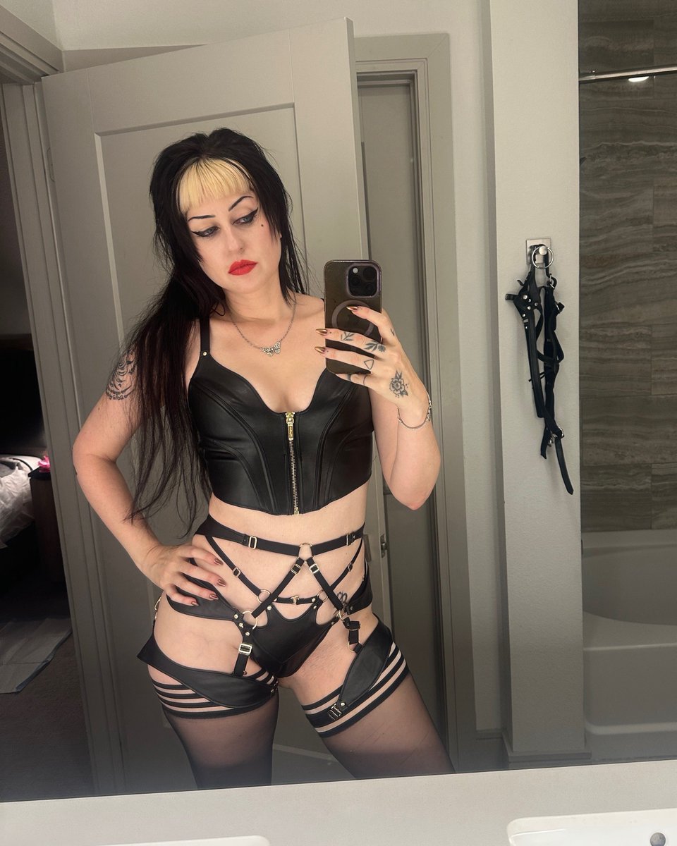 Mistress Angel Severin SEATTLE 3.27-4.1 tweet media