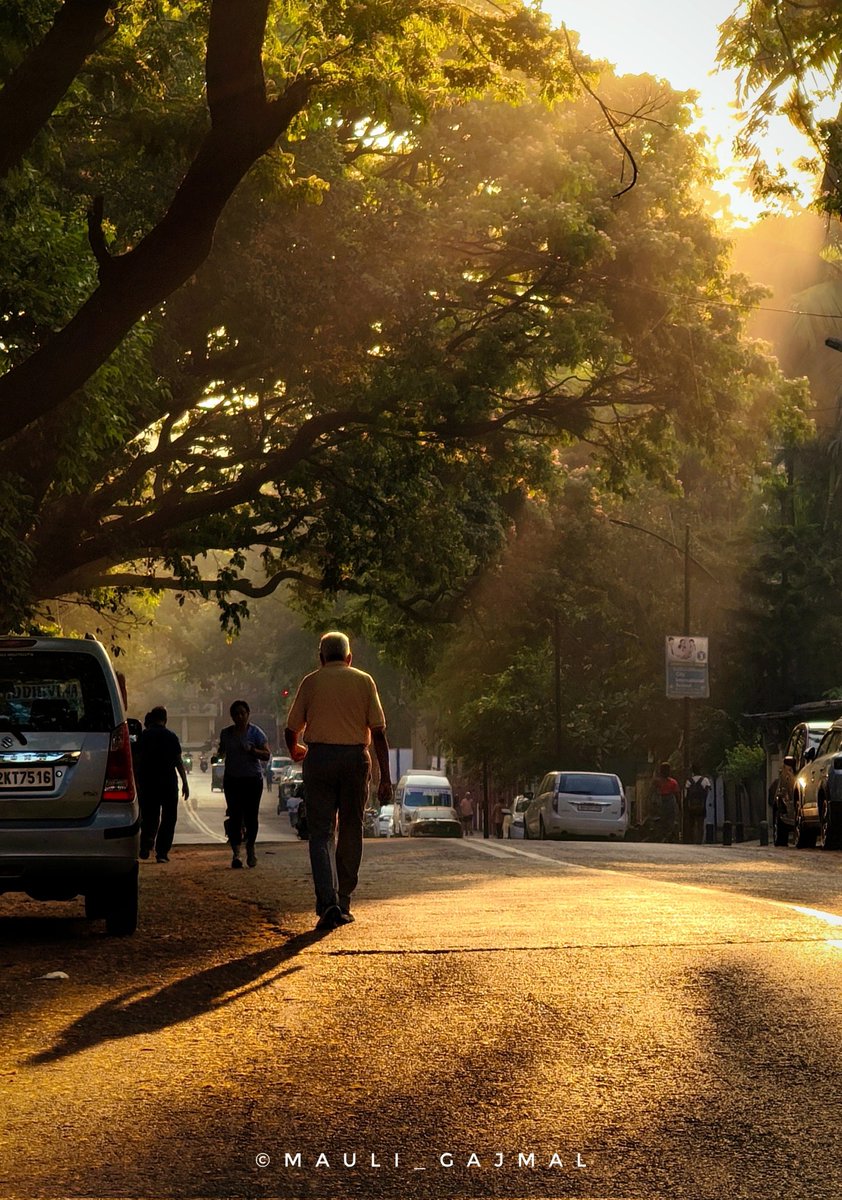 Golden light, quiet streets, moving lives.

This is what 7 AM looks like in my city.
Shot on #RedmiNote14ProPlus
#ShotonSnapdragon

Show your morning click 🌅