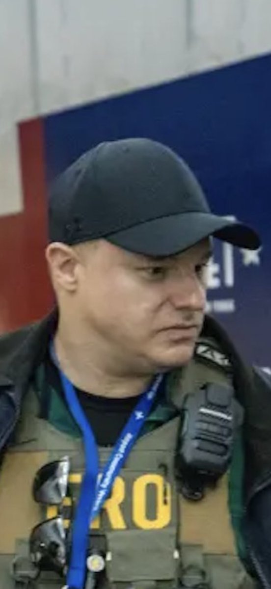 ICE AGENT PHOTOS tweet media