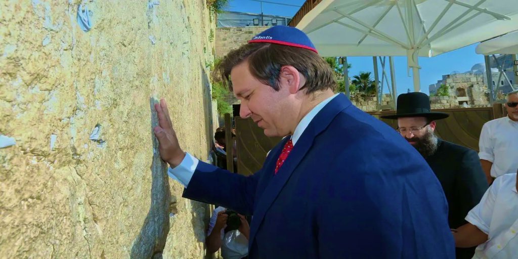 Bryce M. Lipscomb tweet media