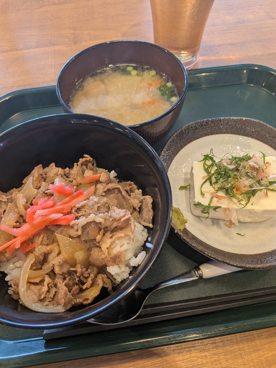 昼飯をあげるだけ tweet media