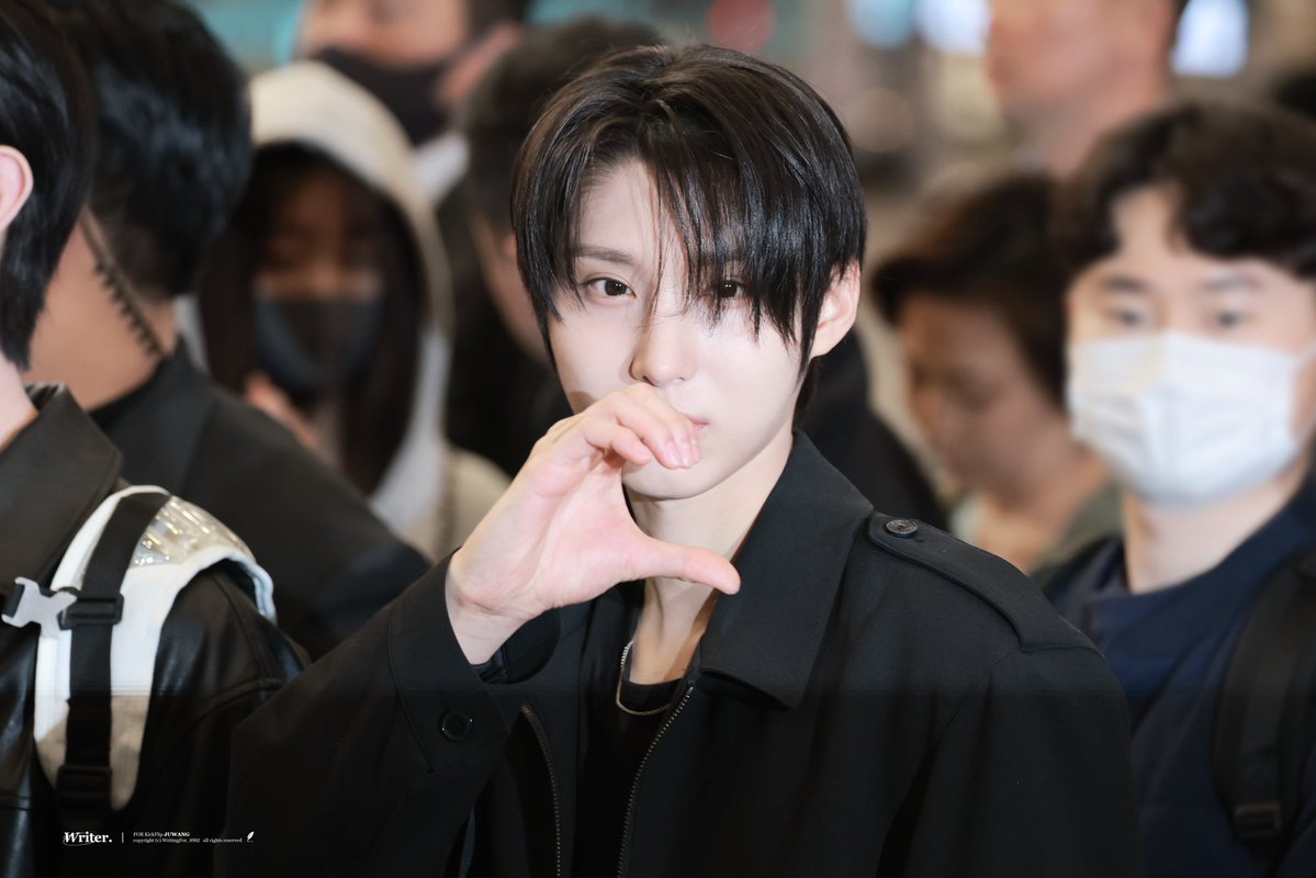 𝑾𝐫𝐢𝐭𝐞𝐫. tweet media