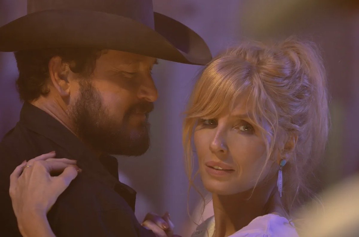 jaalyynnn's tweet image. Look how he looks at her! #duttonranch   #bethandrip