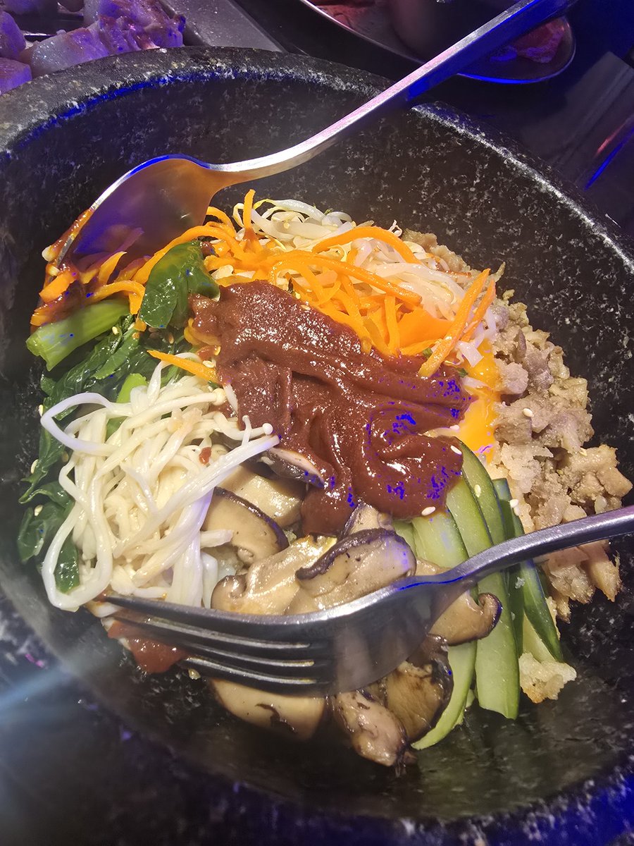 Be Happy tweet media