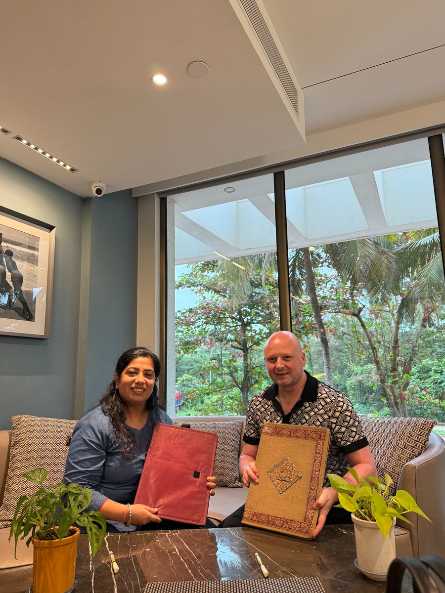 SociallyBlog tweet media