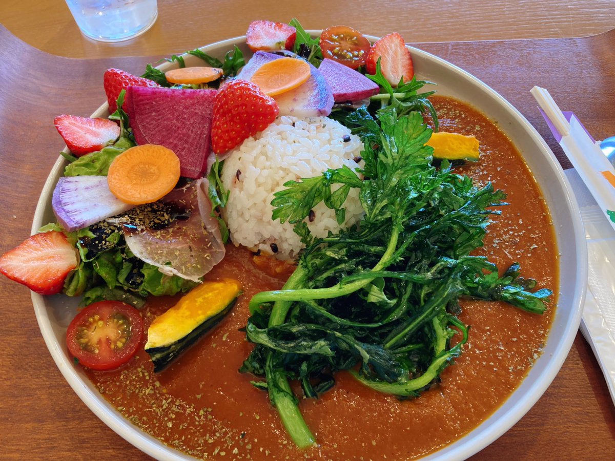 そして！
万葉文化館に行く目的の半分は、CURRYONさんのカレー。プレミアム明日香野菜カレーは野菜たっぷり、生ハムやいちごも！
#万葉文化館
#CURRYON