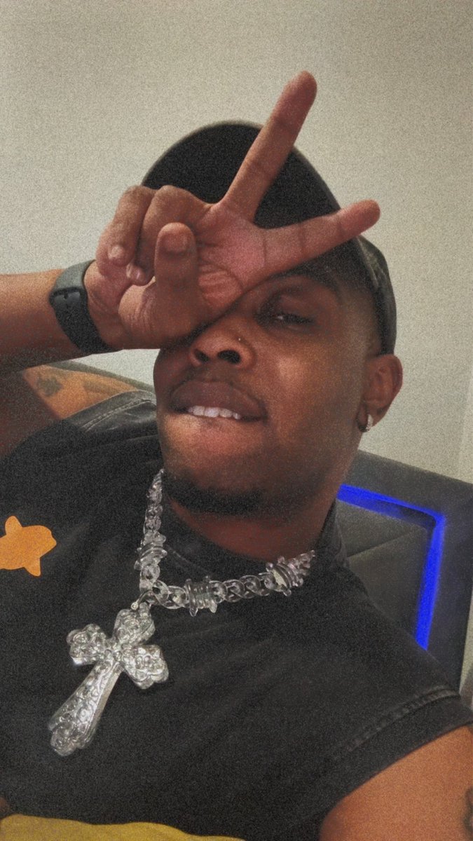 𝒜𝓏𝒶𝓇𝒾 𝐿𝑜𝓃𝒹𝑜𝓃 tweet media