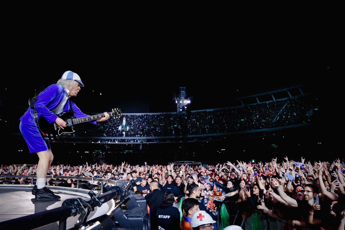 El Peluca Cavani tweet media