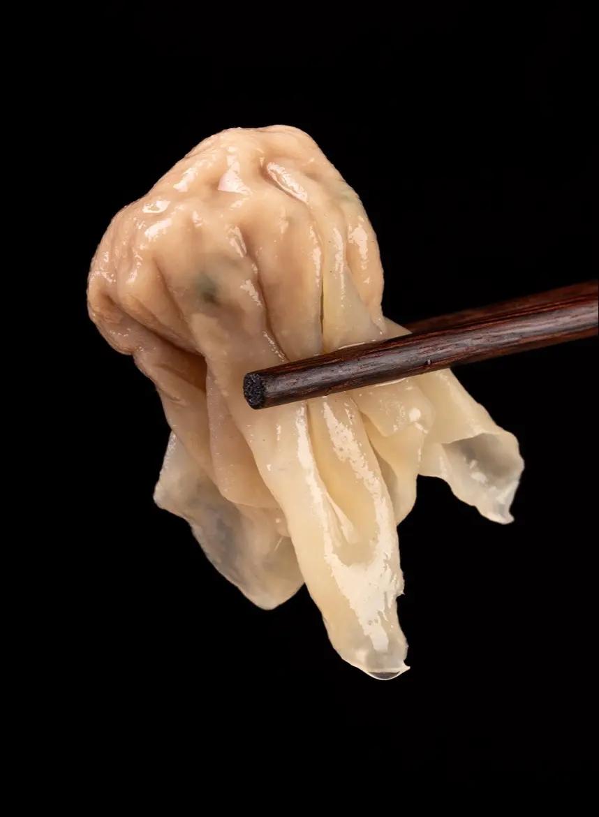 HolaFujian's tweet image. Fujian Food Pick — Rouyan (swallow-shaped wonton)
A Fujian specialty, Rouyan features wrappers made by repeatedly pounding pork into thin, elastic sheets. Wrapped around a delicate filling, it offers a uniquely springy and savory texture.
#FujianCuisine #ChineseFood #Rouyan