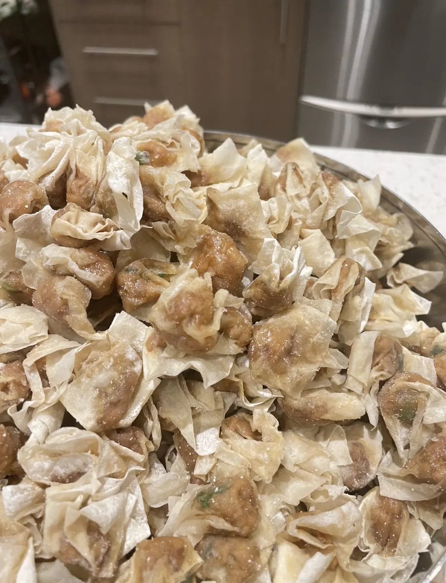 HolaFujian's tweet image. Fujian Food Pick — Rouyan (swallow-shaped wonton)
A Fujian specialty, Rouyan features wrappers made by repeatedly pounding pork into thin, elastic sheets. Wrapped around a delicate filling, it offers a uniquely springy and savory texture.
#FujianCuisine #ChineseFood #Rouyan