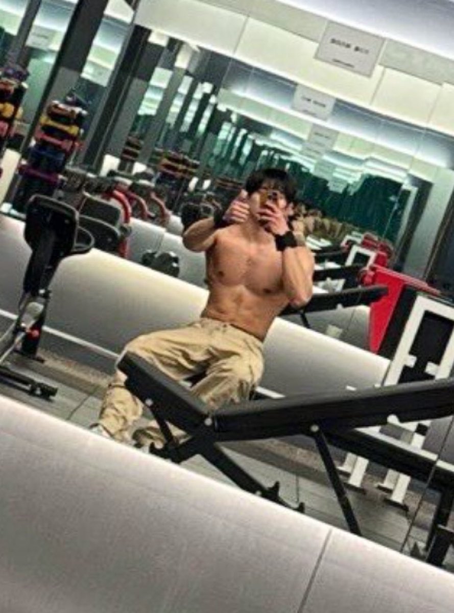FORENlGHT's tweet photo. Abis ngegym ya terbitlah sange https://t.co/KnwLrnZsCo