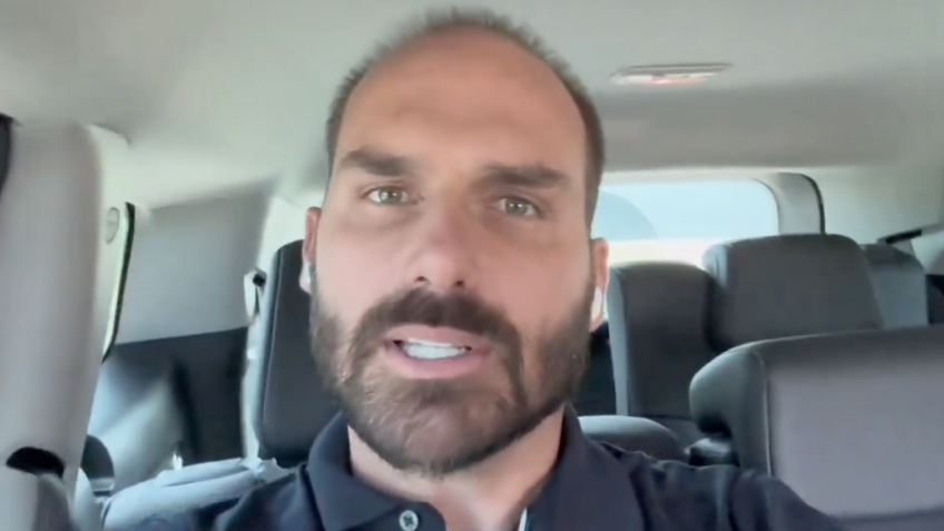 RESUMO DO DIA:

1) Grupo Globo pede desculpas por conta do PowerPoint.

2) Cláudio Castro renúncia ao governo um pouco antes de seu julgamento.

3) Nike estuda o lançamento da camisa da seleção brasileira vermelha.

4) Ratinho Jr. decide não deixar governo e não será candidato à