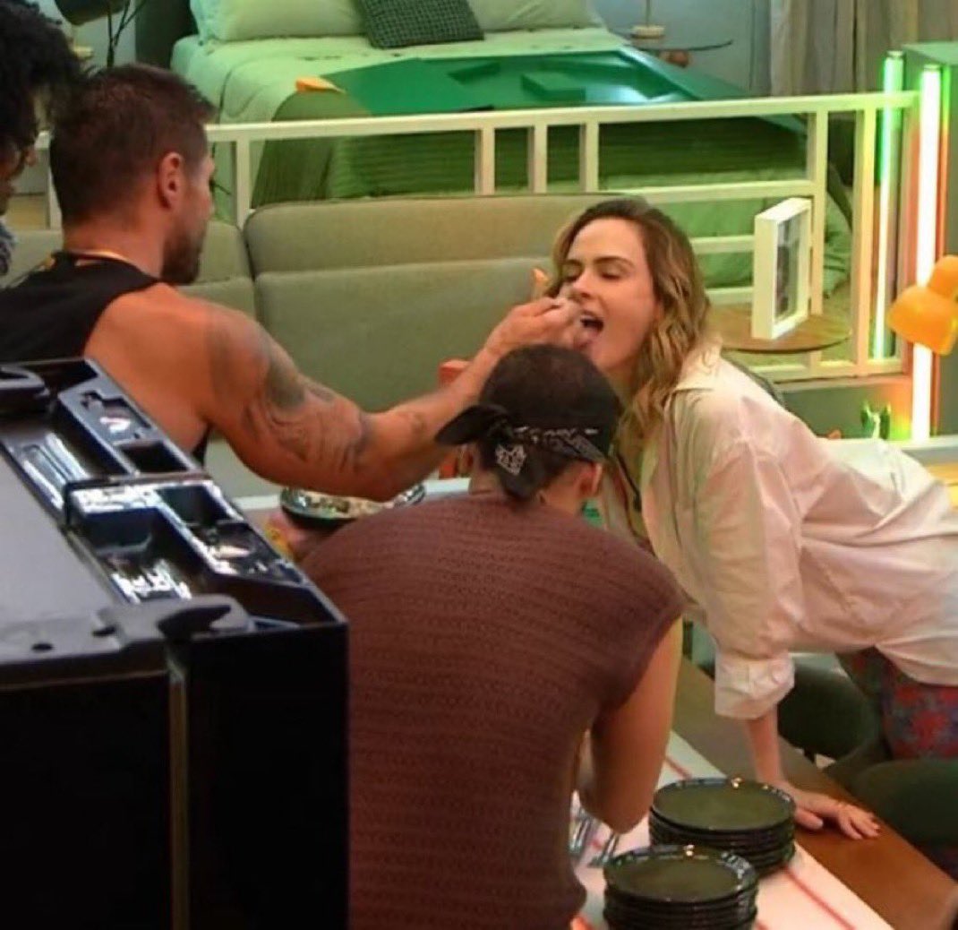 Ana Paula se acabando na sirica porque o Jonas não a quis e vem com esse papo de acusar a Marciele de talarica. Dondoca mimada e hipócrita! #RedeBBB #BBB26 #Sincerão
