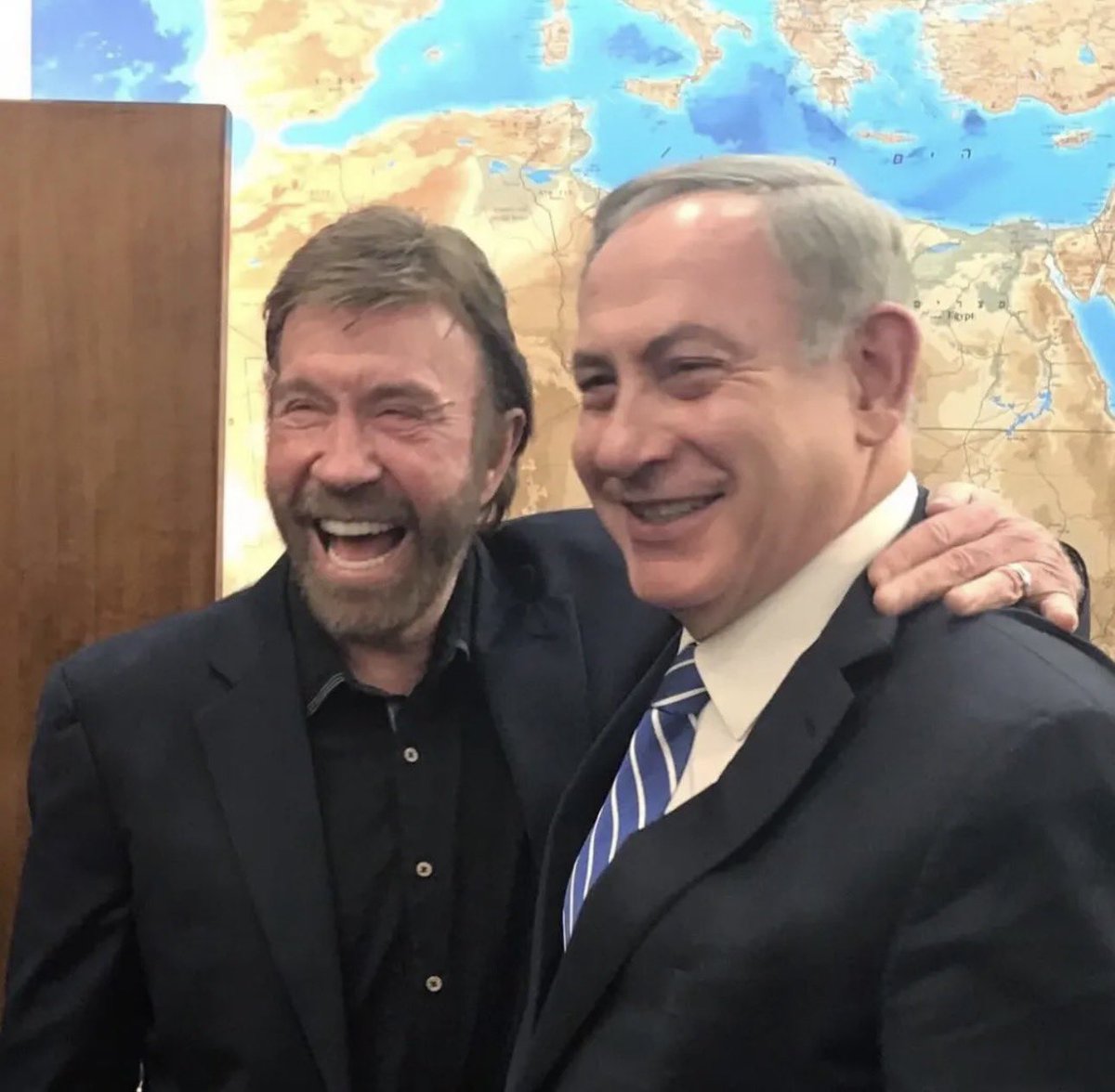 YourFavoriteGuy tweet media